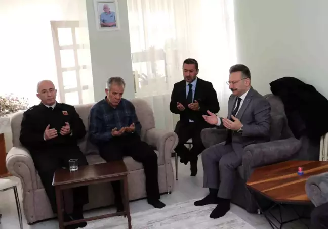 Eskişehir Valisi ve İl Protokol Üyeleri Şehit Ailesini Ziyaret Etti