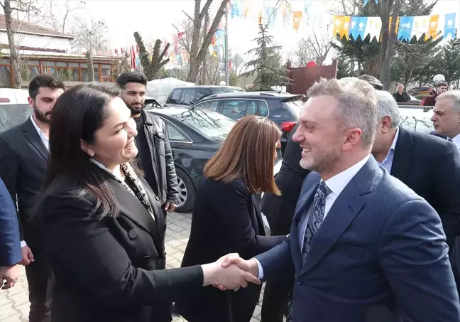 AK Parti, Edirne'de belediye başkan adaylarını tanıttı