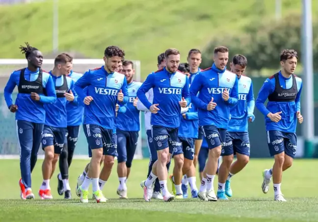 Trabzonspor, Fatih Karagümrük maçı için İstanbul'a gitti