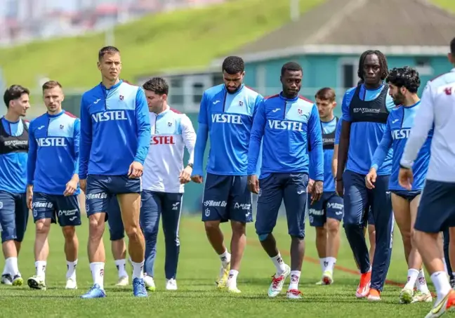 Trabzonspor, Başakşehir maçı için İstanbul'a gitti