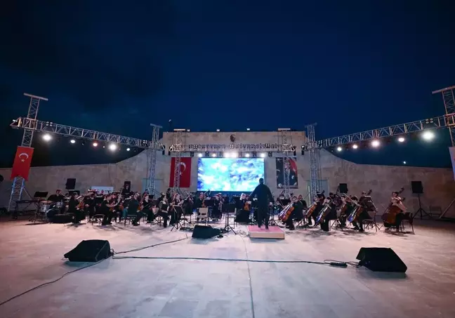 Hacettepe Üniversitesi Senfoni Orkestrası'ndan Elektro Çello İkilisiyle Muhteşem Konser