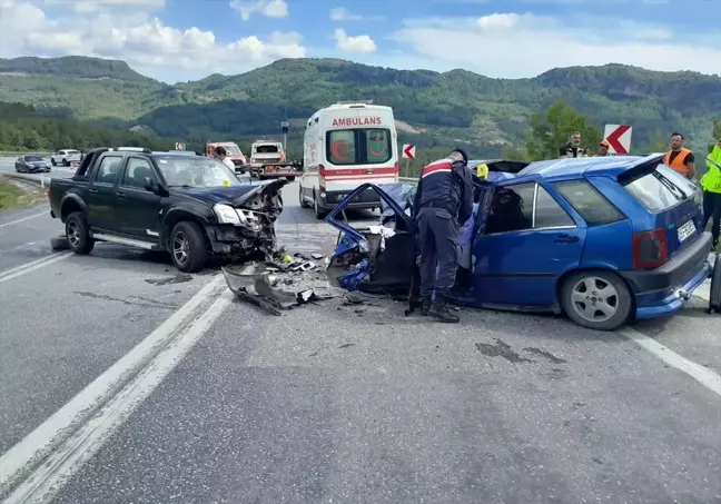 Antalya'da Kaza: Bir Kişi Hayatını Kaybetti, Üç Kişi Yaralandı