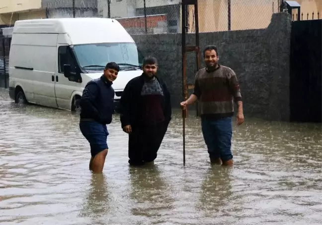 Adana'da eğitime yağmur engeli