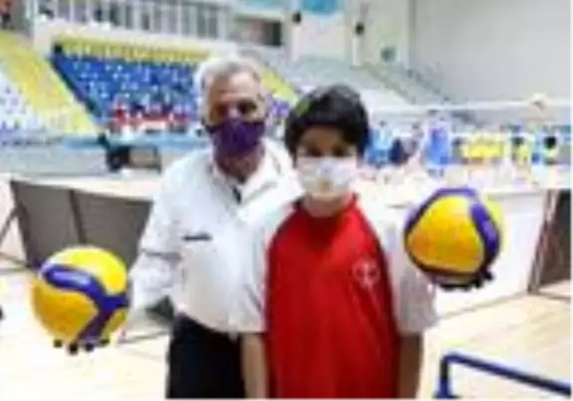 Yarım asırdır spor takımlarında malzemecilik yapıyor