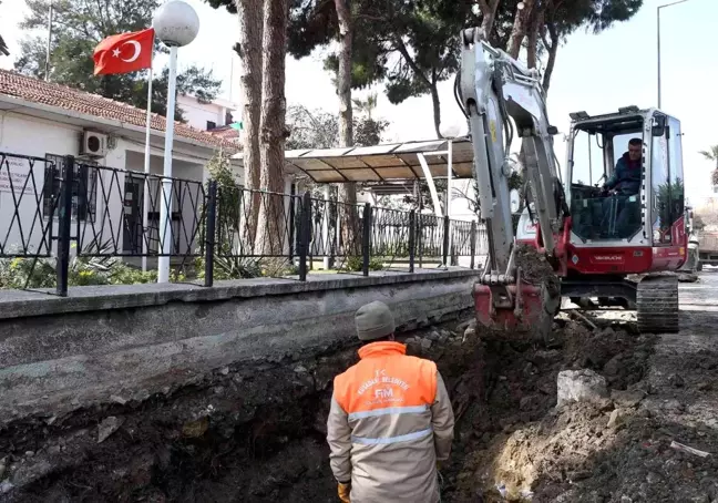 Kuşadası'ndaki tarihi çarşıda yenileme çalışmaları sürüyor