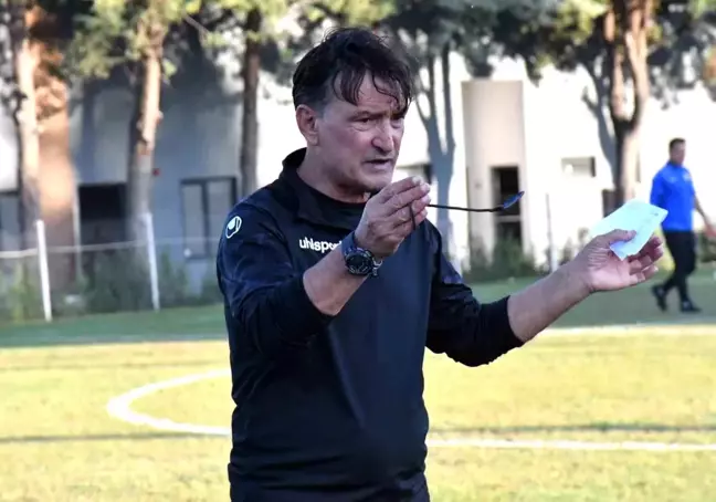 Balıkesirspor'un yeni Teknik Direktörü Mehmet Demirtaş takımla ilk antrenmana çıktı