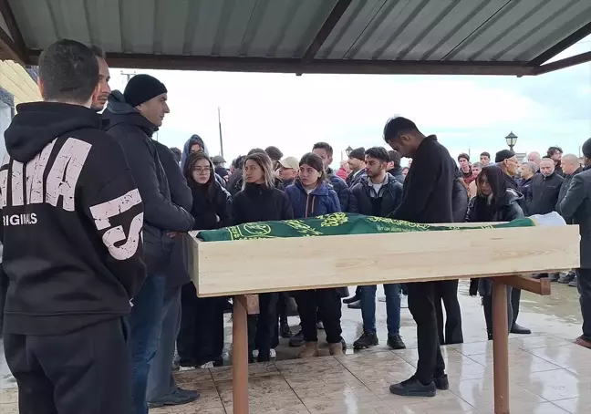 İstanbul'da boğulma tehlikesi geçiren üniversite öğrencisi Samsun'da defnedildi