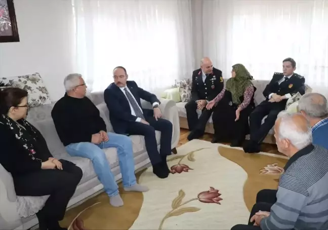 Erfelek Kaymakamı Yıldız, şehit ailesini ziyaret etti