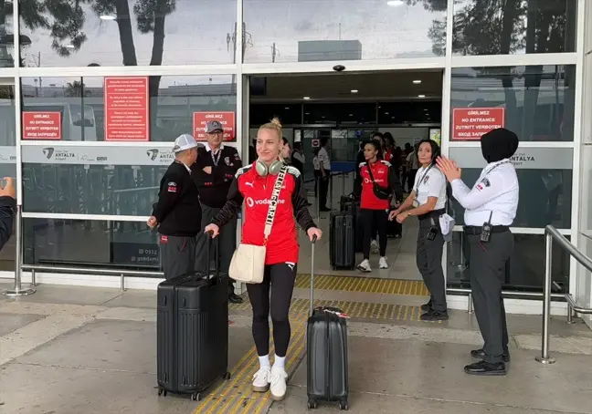 A Milli Kadın Voleybol Takımı Antalya'ya geldi