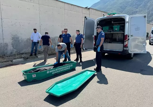 Manisa'da bir kişi, babasını tabancayla öldürdü