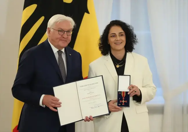 Almanya Cumhurbaşkanı Steinmeier, Spor Gönüllülerine Liyakat Nişanı Verdi