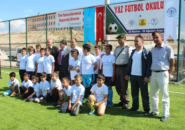 Trabzon'da Yaz Futbol Okulu Açıldı
