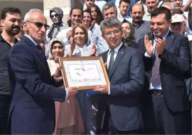 Uşak'ın Ak Partili Milletvekilleri Mazbatalarını Aldı