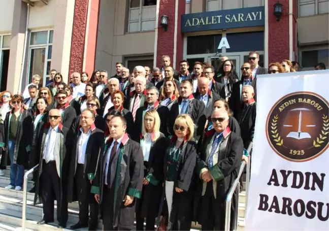 Aydın'da Avukatlar Bu Defa Kendi Haklarını Aramak İçin Cübbe Giydi