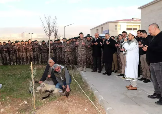 Özel harekat polisleri, Barış Pınarı Harekatı bölgesine uğurlandı