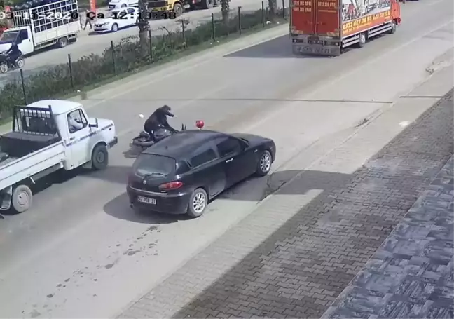Kamyonetin altında 50 metre sürüklendi, o anları izleyince gözlerine inanamadı