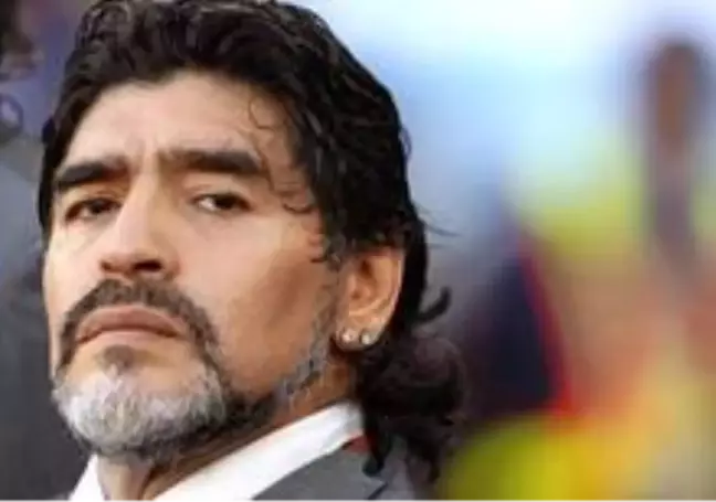 Efsane futbolu Maradona hayatını kaybetti