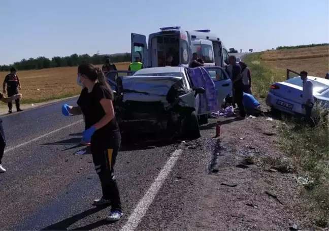 Afyonkarahisar'da iki otomobil çarpıştı: 8 yaralı