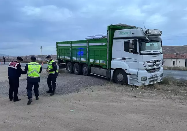 Kamyonun çarptığı lise öğrencisi ağır yaralandı