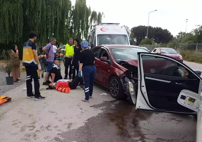 İki otomobil kafa kafaya çarpıştı: 5 yaralı