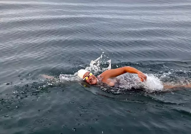 Bodrumlu Yüzücü Aysu Türkoğlu, Kuzey Kanalı'nı Yüzerek Geçti