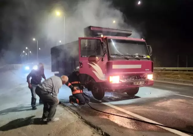 Malatya'da İki Araçta Çıkan Yangın İtfaiye Tarafından Söndürüldü