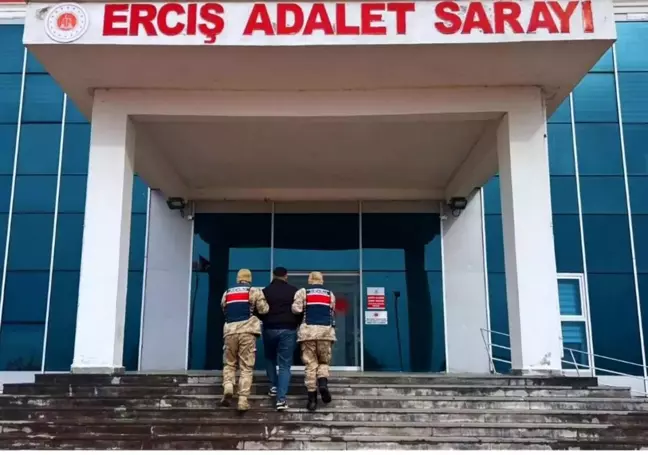 Erciş'te Düzensiz Göçmen Operasyonu: 11 Göçmen Yakalandı, 2 Tutuklandı