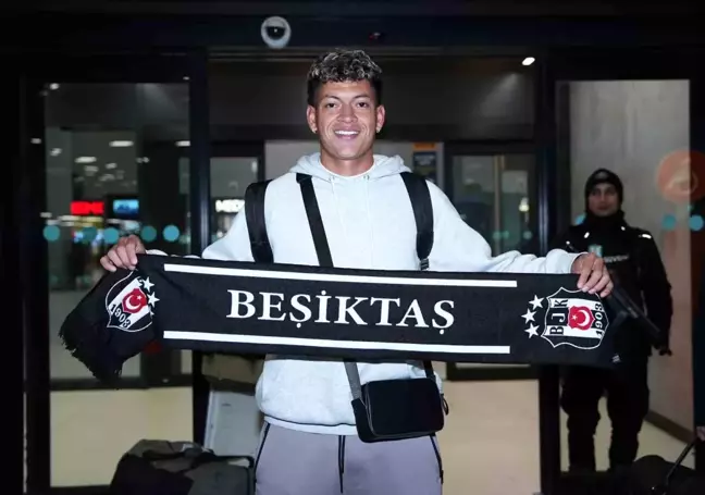 Beşiktaş, Kolombiyalı Orta Saha Elan Ricardo'yu İstanbul'a Getirdi