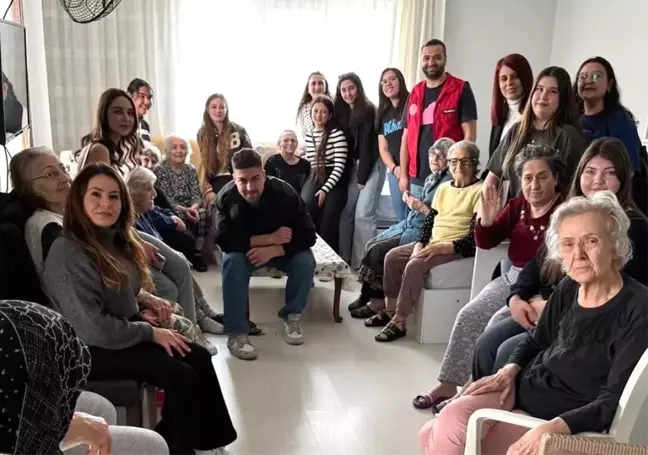 Öğrenciler Huzurevinde Yaşlılarla Buluştu