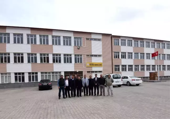 30 Yıl Sonra Aynı Sınıfta Öğrencileriyle Buluştu