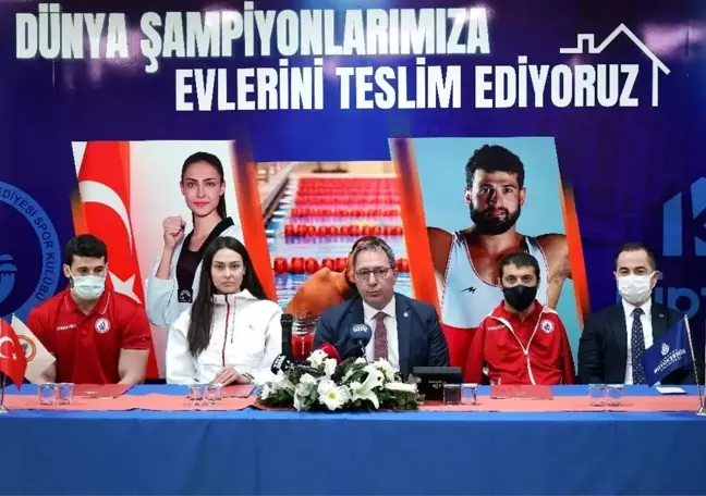 Dünya şampiyonları evlerine kavuştu