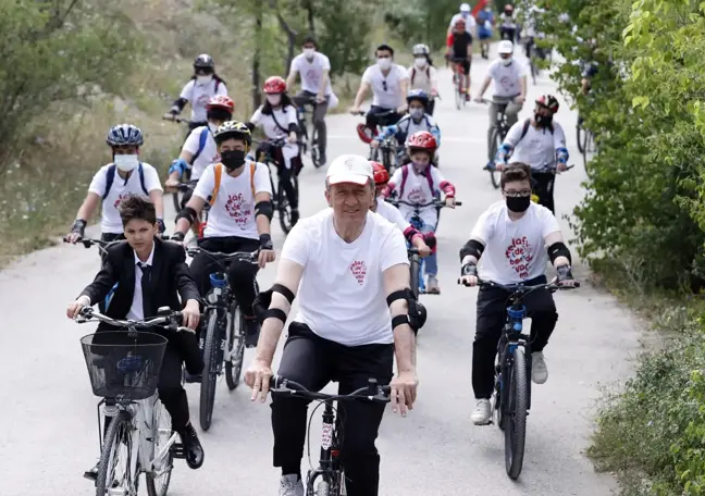 Son dakika gündem: Bakan Selçuk, öğrenciler ile birlikte pedal çevirdi