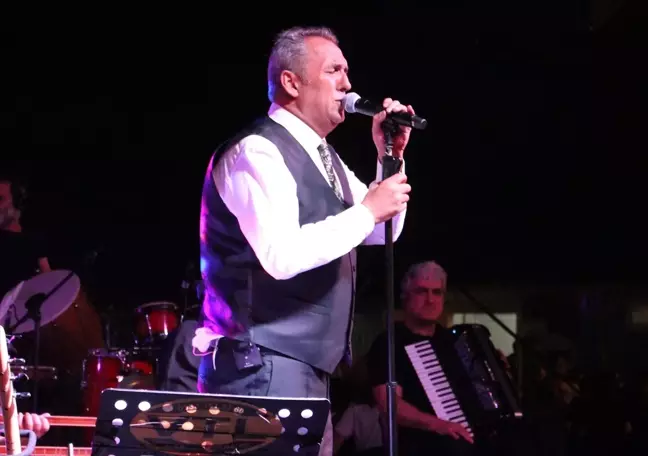 Yavuz Bingöl, Kahramanmaraş'ta depremzedelere konser verdi