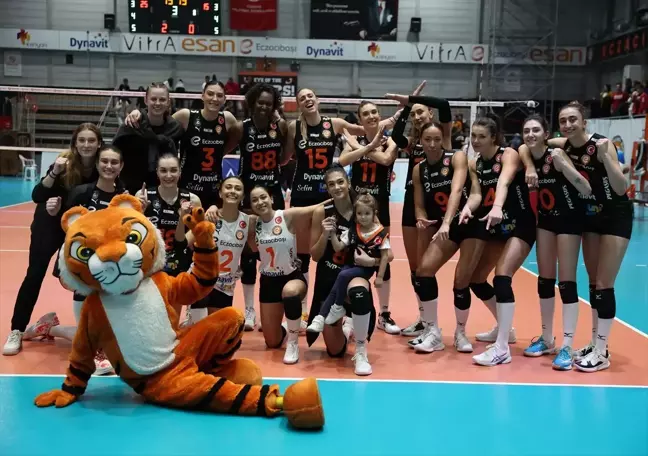 Eczacıbaşı Dynavit, Muratpaşa Belediyesi Sigorta Shop'u 3-0 Yendi