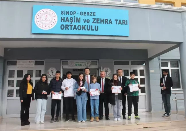 Sinop'un Gerze ilçesinde öğrenciler karnelerini alarak yarıyıl tatiline başladı