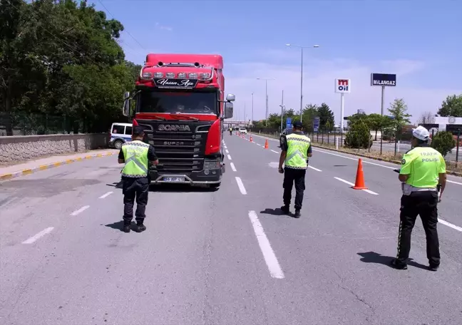 Kırıkkale'de Kurban Bayramı öncesi canlı hayvan taşıyan araçlar denetlendi