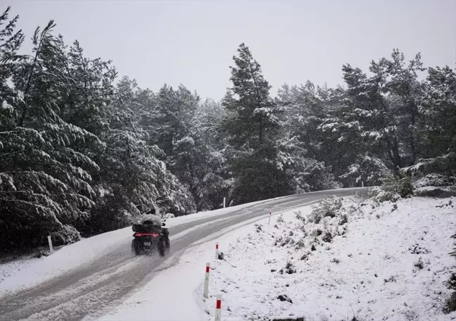 İzmir'in Yüksek Kesimlerinde Kar Güzelliği