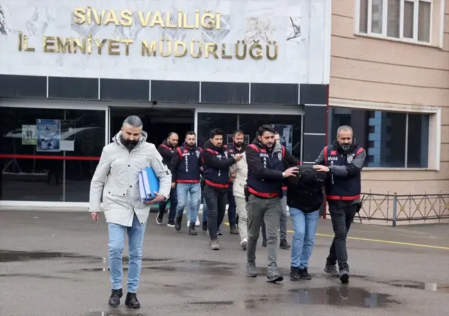 Sivas'ta Dolandırıcılık Operasyonu: 4 Zanlı Yakalandı