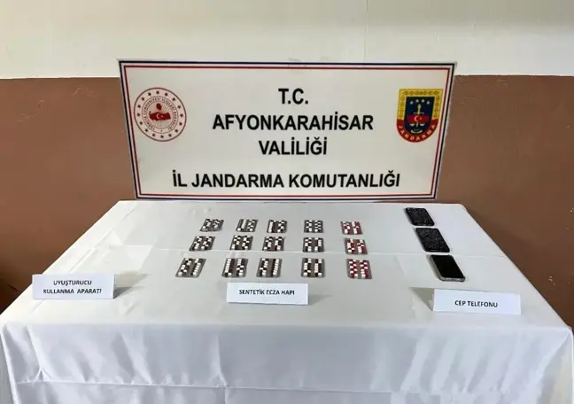 Afyonkarahisar'da Jandarmadan Uyuşturucu Operasyonu: 208 Hap Ele Geçirildi