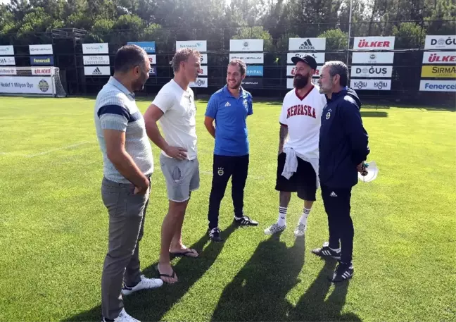 Kuyt ve Meireles'ten Fenerbahçe'ye Ziyaret