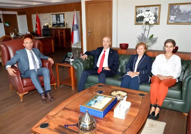 Cumhurbaşkanı Başdanışmanı Turgut Aslan, İzmir Emniyet Müdürü Mehmet Şahne'yi ziyaret etti