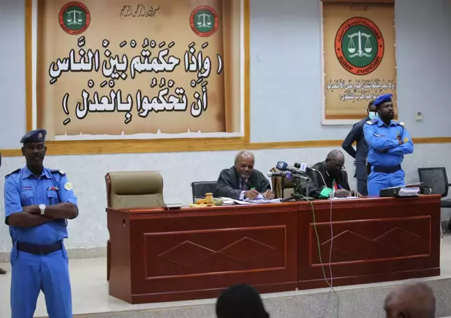 Sudan devrik lideri Beşir'in mahkemesi 25 Ocak'a ertelendi