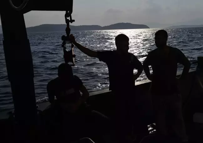 Ege'de balıkçılar ilk avdan mutlu döndü (2)