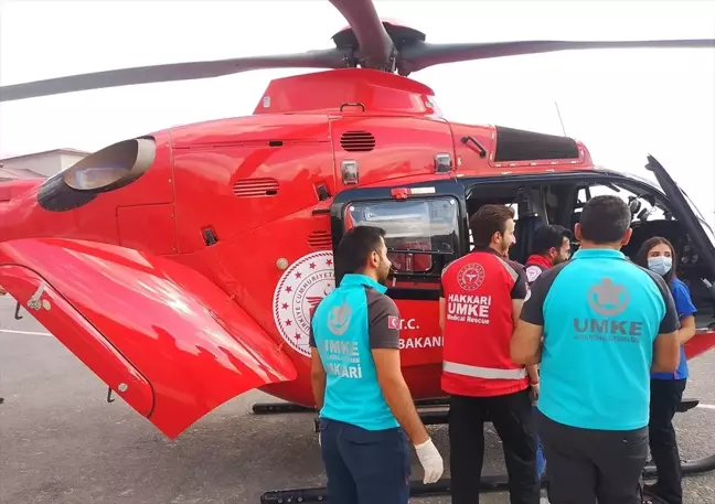 Hakkari'de akciğer iltihaplanması tedavisi gören 6 yaşındaki çocuk Ankara'ya sevk edildi