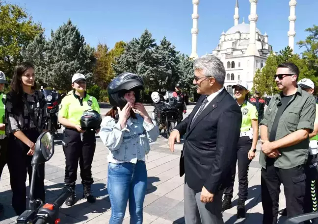 Kırıkkale'de Motosiklet Sürücülerine Kask ve Yelek Hediye Edildi