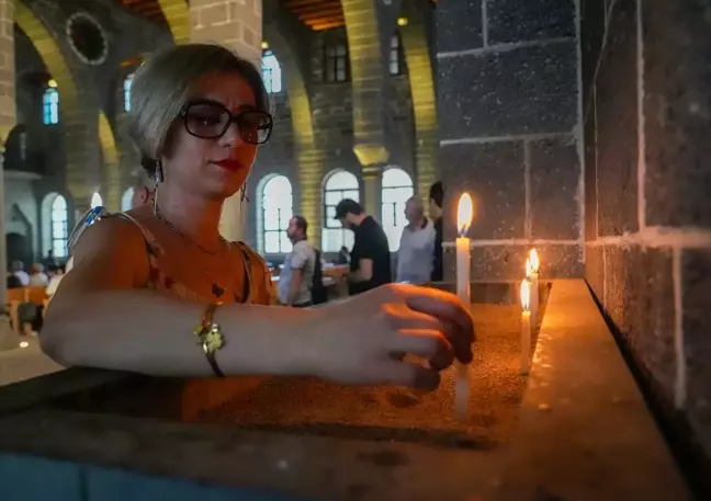 Diyarbakır'da Paskalya Bayramı Surp Giragos Ermeni Kilisesi'nde kutlandı