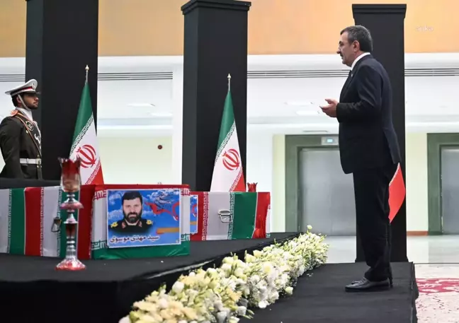 Cumhurbaşkanı Yardımcısı ve Dışişleri Bakanı İran Cumhurbaşkanı Reisi'nin cenaze törenine katıldı