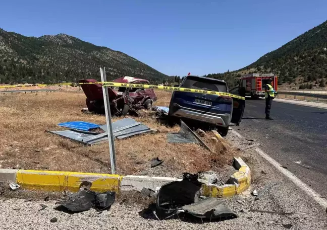 Konya'da otomobil ile cip çarpıştı: 2 ölü, 2 yaralı