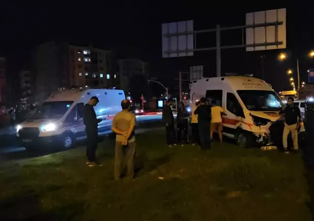 Çorum'da ambulans ile otomobilin çarpıştığı kazada 6 kişi yaralandı