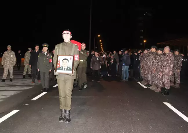 Şehit Teğmenin Cenazesi, Ordu-Giresun Havalimanı'na Getirildi